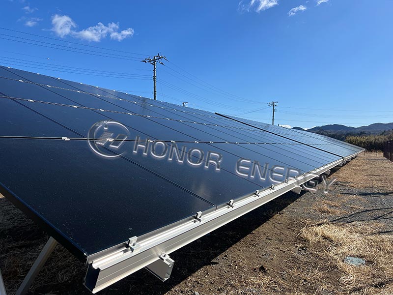 Sėkmingai užbaigtas 700 kW saulės antžeminės montavimo sistemos projektas Sendajuje, Japonijoje