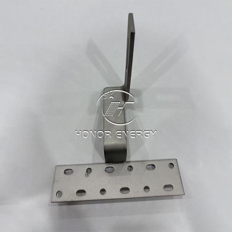 Saulės kabliukas ant stogo