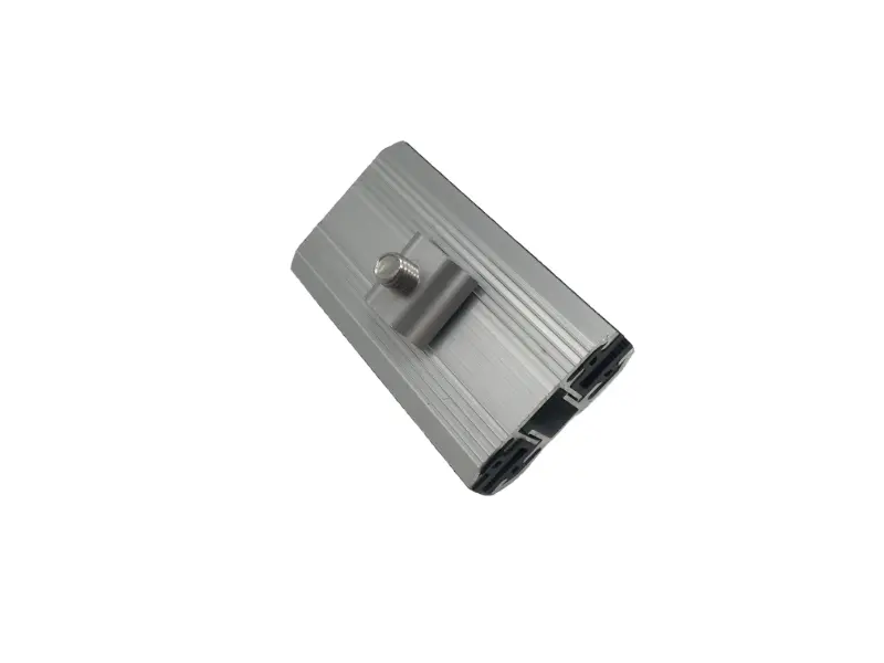 Saulės plonos plėvelės vidurinis gnybtas